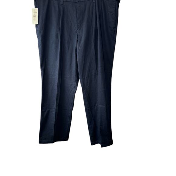 Dockers Navy Blue Pleated Khakis Lux Cotton Stretch Flex Comfort 46x32 New - Picture 3 of 8